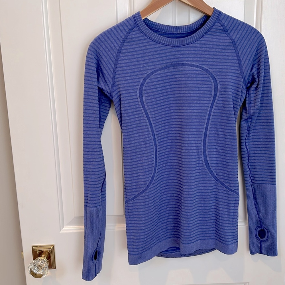 Lululemon Blue Stripe Swiftly Long Sleeved Top size 6